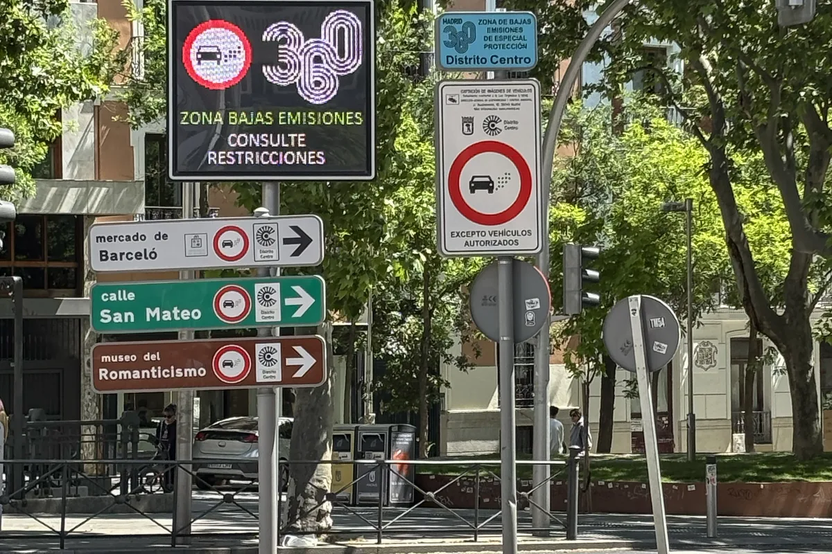 Senalizacion de la Zona de Bajas Emisiones de Madrid Central en el Distrito Centro