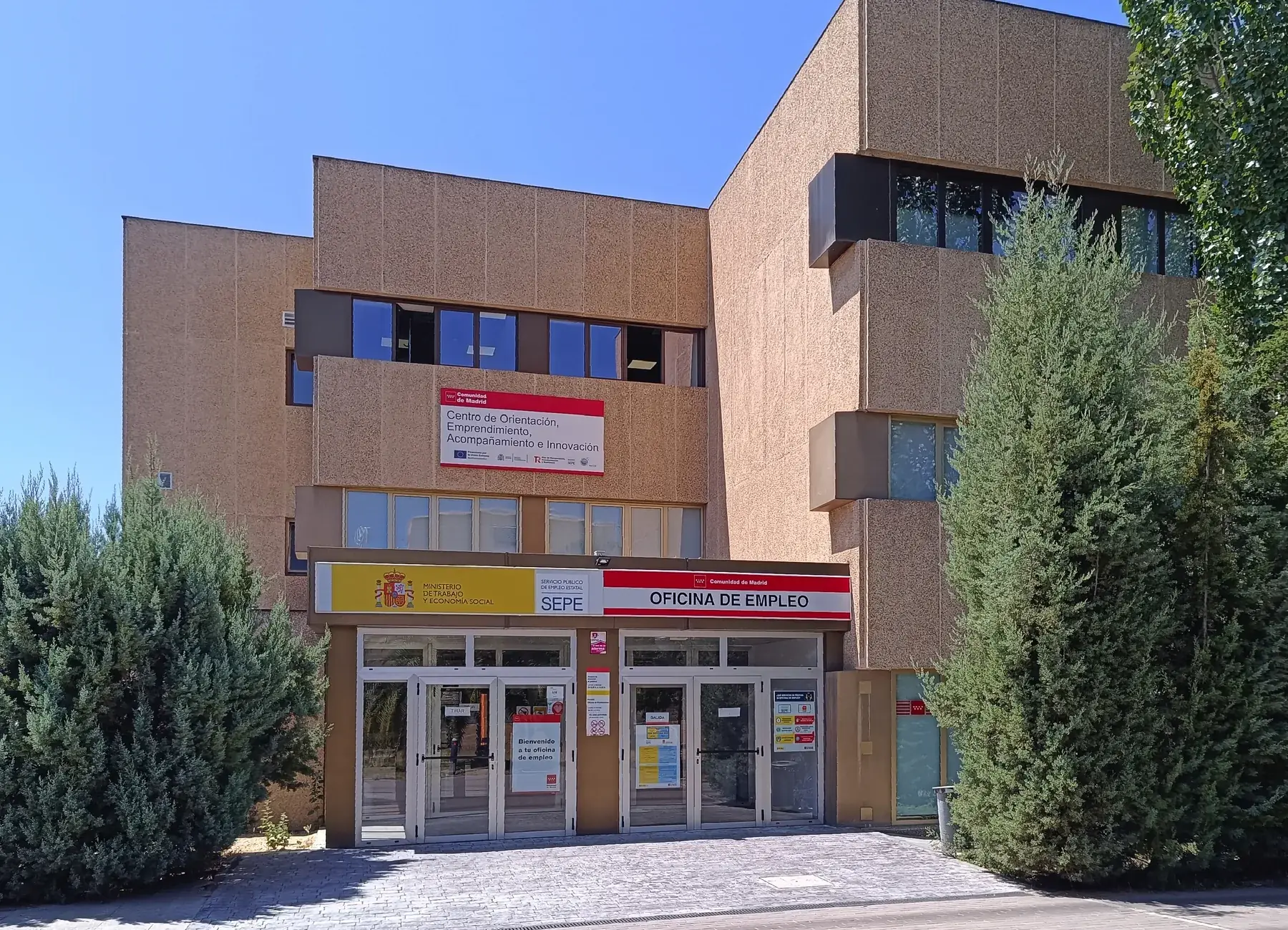 Fachada de la Oficina de Empleo de Moratalaz, Madrid (SEPE/Comunidad de Madrid)