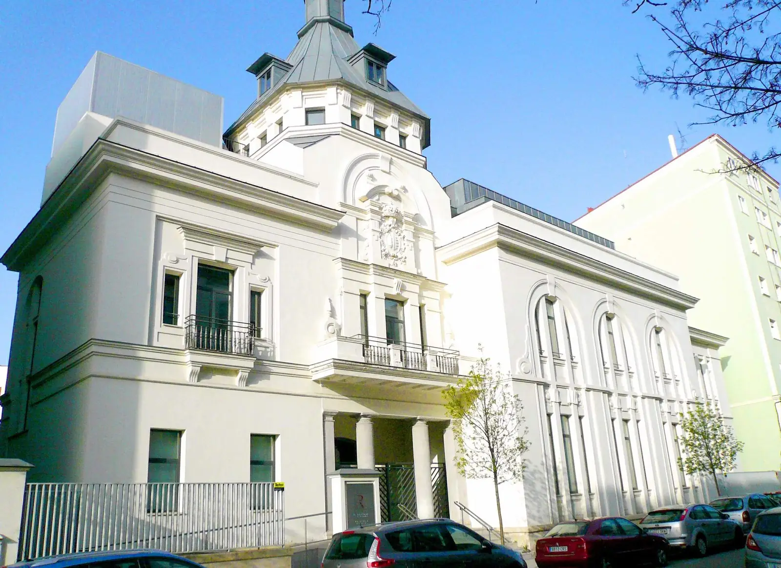 Fachada de la sede de los Registros de la Propiedad y Mercantil de Valladolid