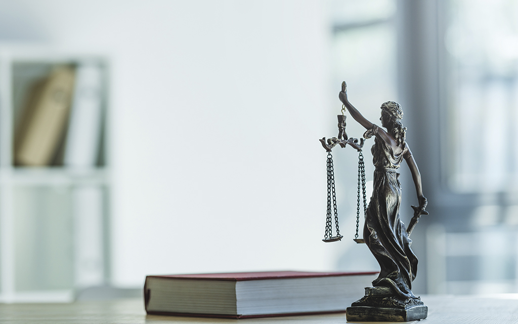 ¿Qué significa la cláusula rebus sic stantibus?