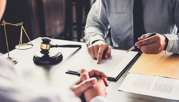 ¿Qué es un abogado laboralista y cómo puede ayudar a los trabajadores y a las empresas?