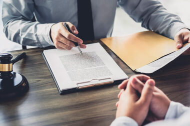 Los abogados: Defensores de la justicia y el estado de derecho