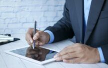 CREDISCORE analiza la firma digital y su impacto en la agilidad financiera del consumidor español