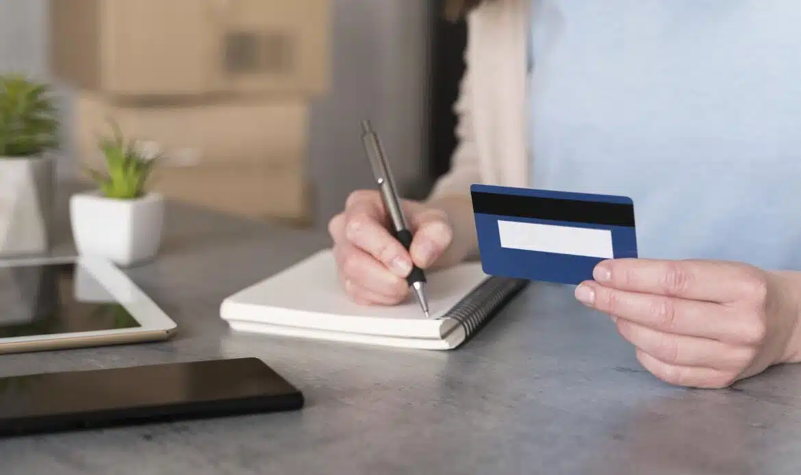 Arriaga Asociados alerta del riesgo de las tarjetas revolving en el cierre del primer trimestre de 2026