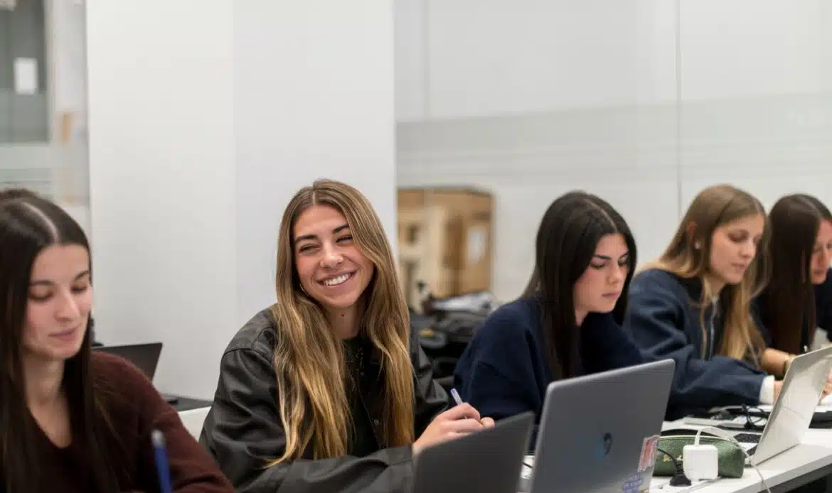 ESERP destina 1,2 millones en becas para la formación en IA, Data, Sostenibilidad y Nuevas Tecnologías